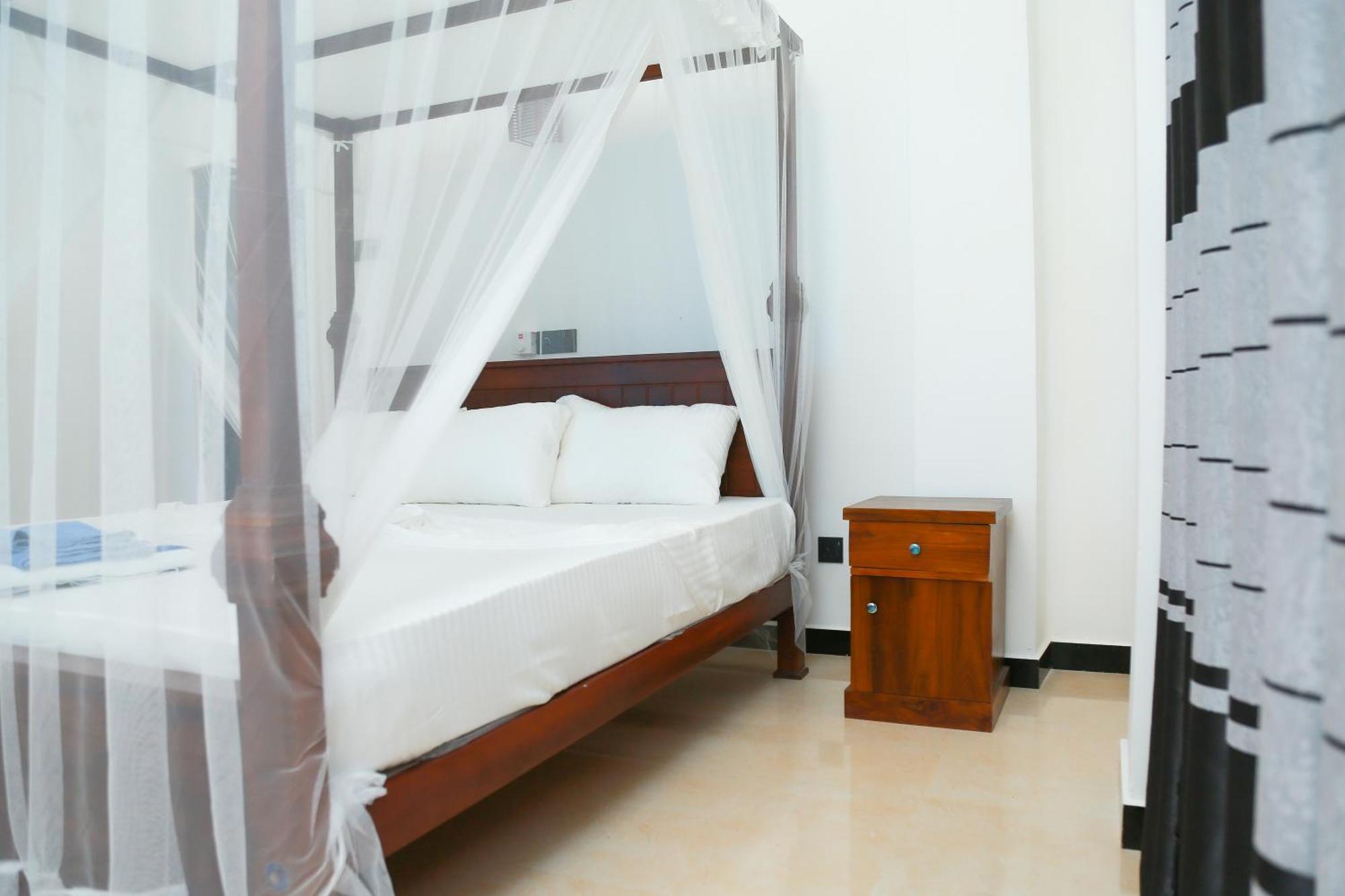 Camellia Hotel & Restaurant Mirissa Buitenkant foto