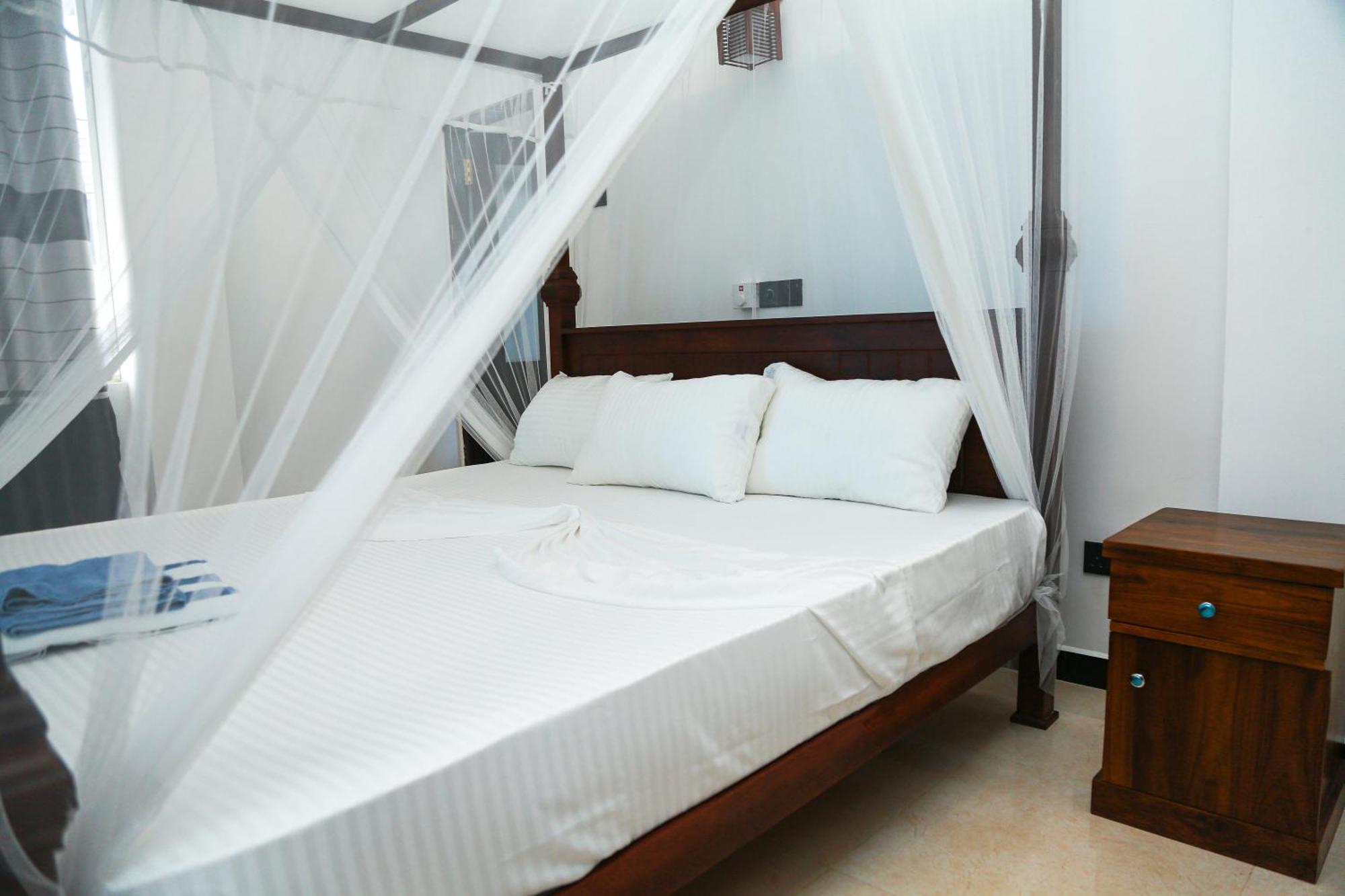 Camellia Hotel & Restaurant Mirissa Buitenkant foto