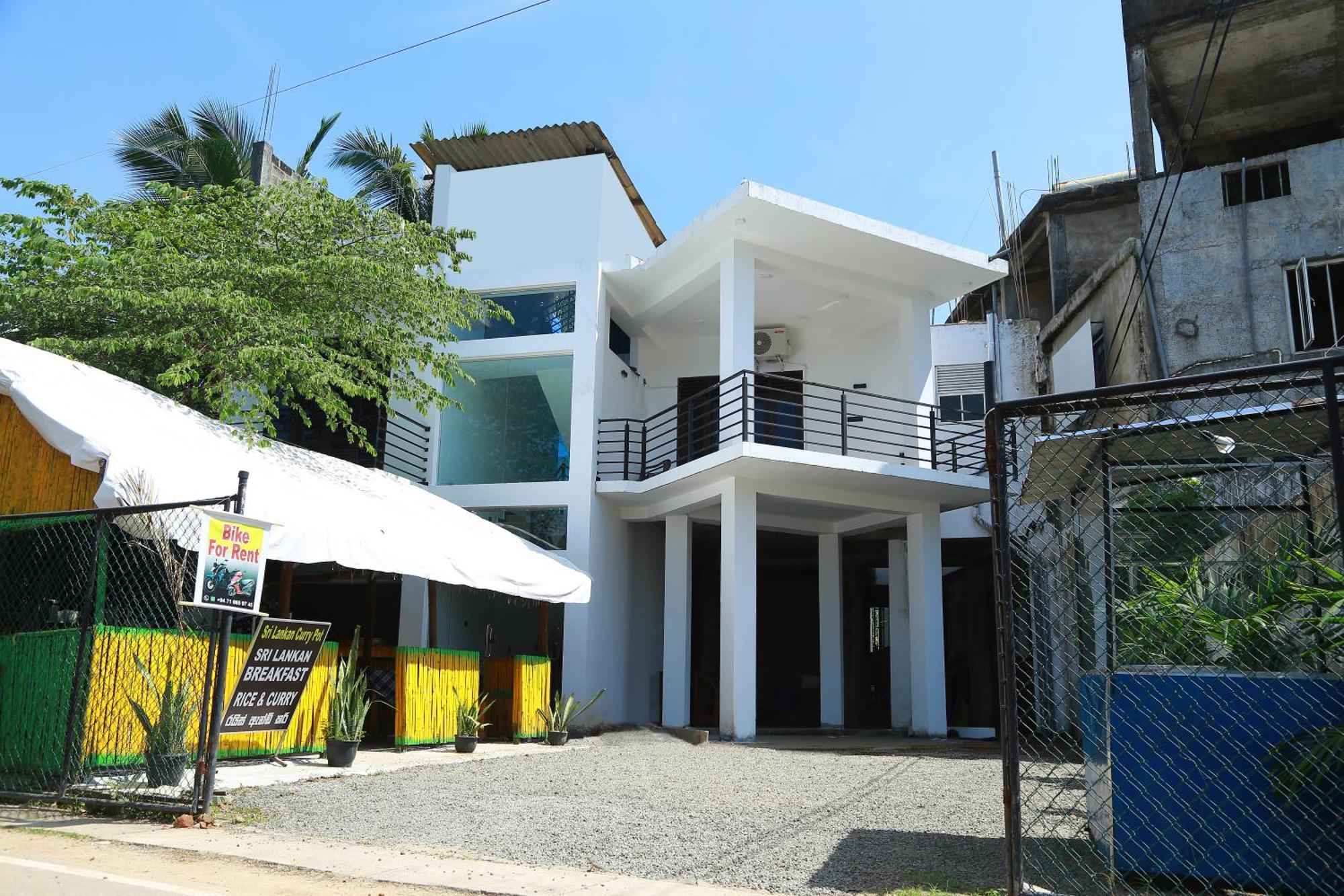 Camellia Hotel & Restaurant Mirissa Buitenkant foto